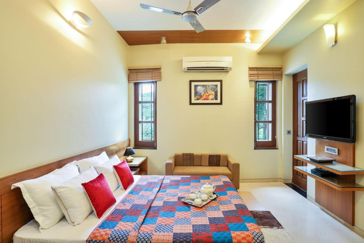 Stayvista'S Prakriti Farms With Outdoor Pool, Complimentary Breakfast And Hi-Tea Udaipur Eksteriør billede