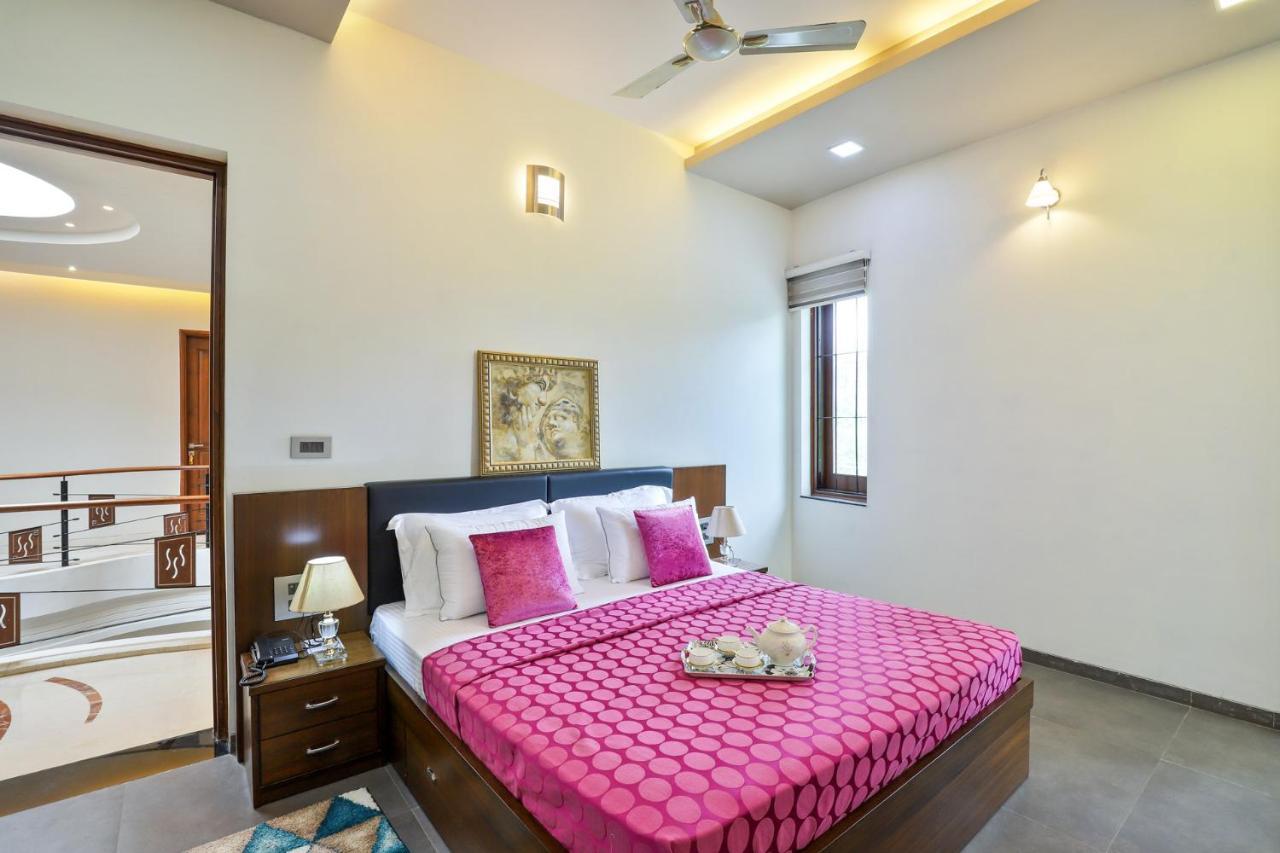 Stayvista'S Prakriti Farms With Outdoor Pool, Complimentary Breakfast And Hi-Tea Udaipur Eksteriør billede